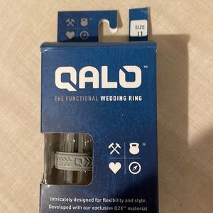 Qalo wedding band. Size 11. Light gray